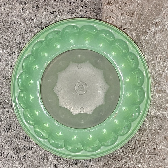 Tupperware: Jello Mold with Lid - Picture 4 of 9